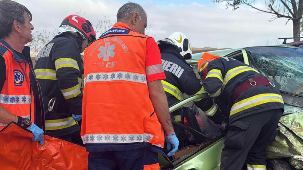 Accident grav în apropiere de Agighiol: o femeie a rămas încarcerată
