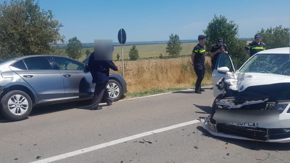 Un mort şi patru răniţi într-un accident rutier între Beştepe şi Victoria