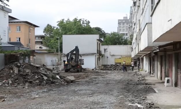 Au fost desfiinţate 31 de garaje de pe Sabinelor. În locul lor vor apărea 45 de locuri de parcare şi containere pentru deşeuri