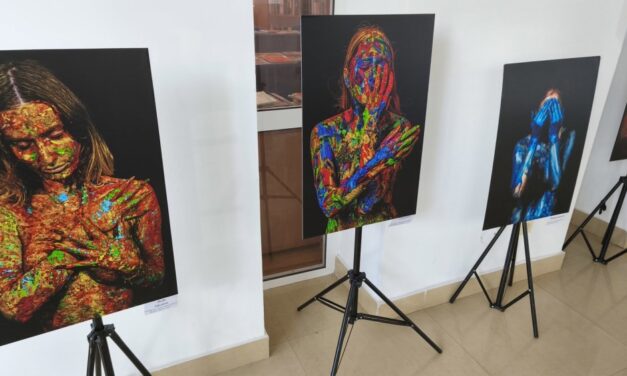 „Culorile melancoliei”, expoziţie de fotografie la Biblioteca Judeţeană „Panait Cerna”