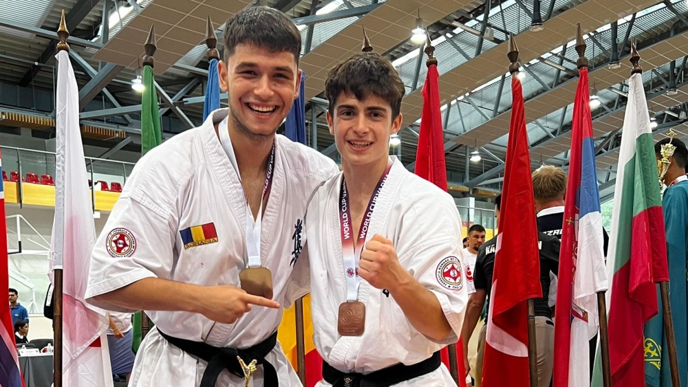 Karatiştii Vlad Constantin Uncu şi Albert Pănuţă, argint şi bronz la Juniors World Cup 2025, Bulgaria