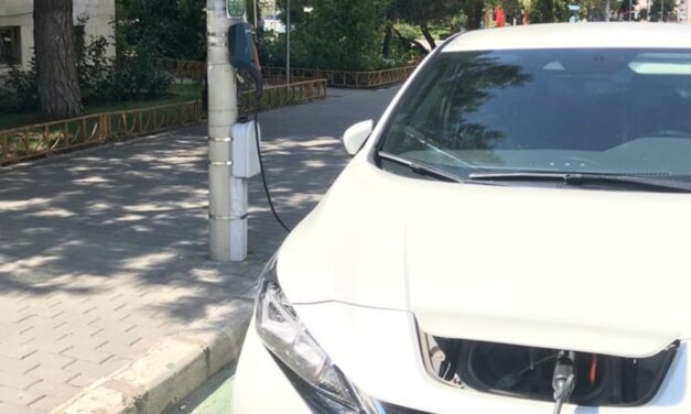 Parcare fără plată şi energie gratis pentru maşini electrice în Tulcea