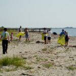 Plaja Sulina, igienizată de voluntari: peste 1,5 tone de deşeuri adunate