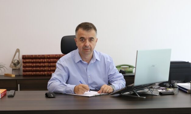 Primarul Ştefan Ilie: „Toate serviciile publice sunt căpuşate de foarte mulţi angajaţi”