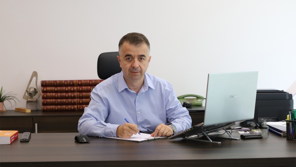 Primarul Ştefan Ilie: „Toate serviciile publice sunt căpuşate de foarte mulţi angajaţi”