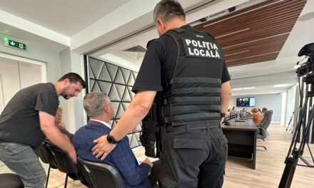 Tulcean dat afară cu Poliţia Locală din şedinţa de Consiliu Local