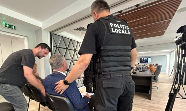 Tulcean dat afară cu Poliţia Locală din şedinţa de Consiliu Local
