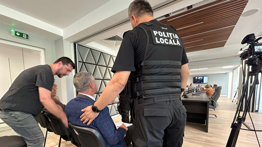 Tulcean dat afară cu Poliţia Locală din şedinţa de Consiliu Local