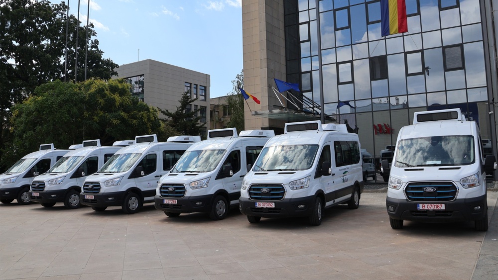 Achiziţiile microbuzelor electrice şcolare cumpărate prin PNRR, la control. Consiliul Judeţean Tulcea a cumpărat 23 cu 853.000 lei bucata