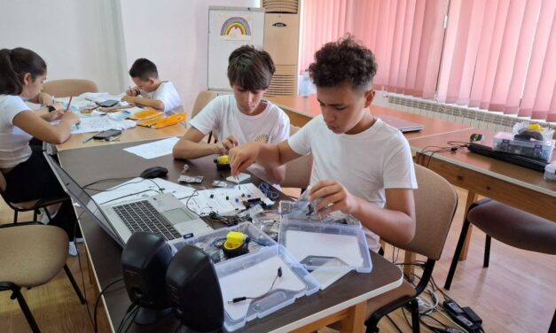 Cinci cluburi din Tulcea şi Constanţa, prezente la Târgul Hackathon Code Kids 2025 de la Biblioteca Judeţeană „Panait Cerna”