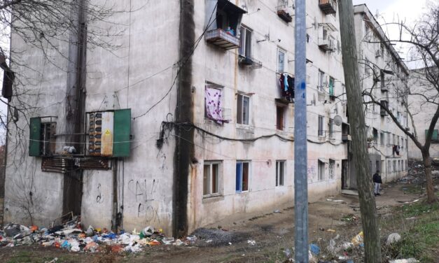 Curăţenie cu forţa în zona Neptun: Blocurile C3B şi C3C, pe lista neagră a Primăriei Tulcea