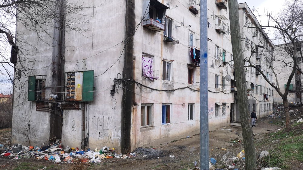 Curăţenie cu forţa în zona Neptun: Blocurile C3B şi C3C, pe lista neagră a Primăriei Tulcea
