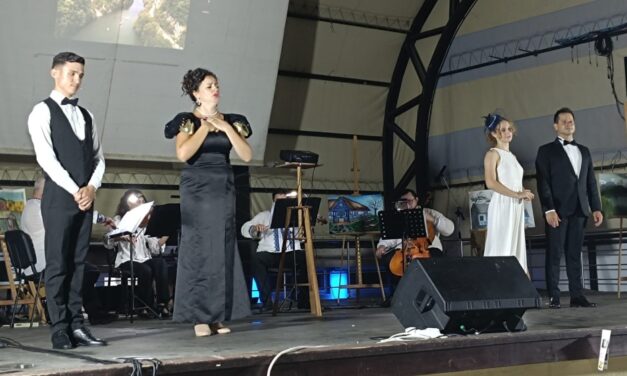 Festivalul Internaţional de Muzică şi Teatru – De la opereta Silvia la Lysistrata, luna aceasta, în Piaţa Civică