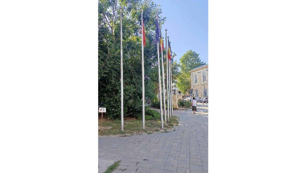 Steagul Federaţiei Ruse, dat jos din Rotonda Personalităţilor din municipiu