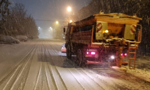 Primăria Tulcea îşi face rezerve pentru iarnă: trebuie completate stocurile de sare şi clorură