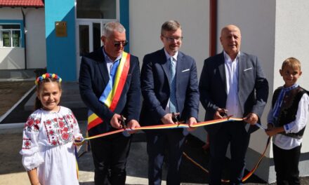 Ambasadorul SUA în România a inaugurat Şcoala Primară nr. 2 din Sarichioi, modernizată cu bani de la americani