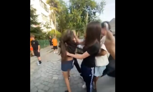 Bătaie între adolescente, în zona blocului Belvedere din municipiu