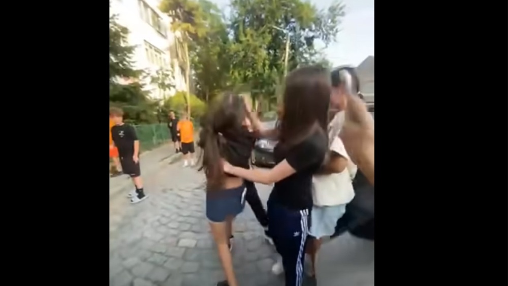 Bătaie între adolescente, în zona blocului Belvedere din municipiu