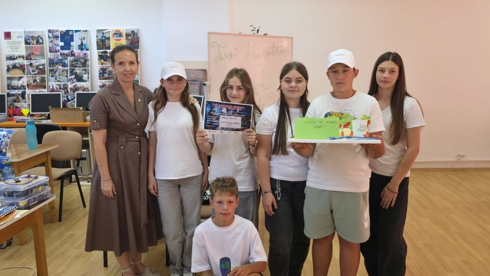 Clubul „Terrabyte fighters” din Sarichioi, locul I la Târgul Regional Code Kids
