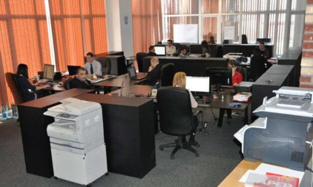Concedieri în 10 primării tulcene şi în Consiliul Judeţean: 60 de posturi vizate de reforma administrativă