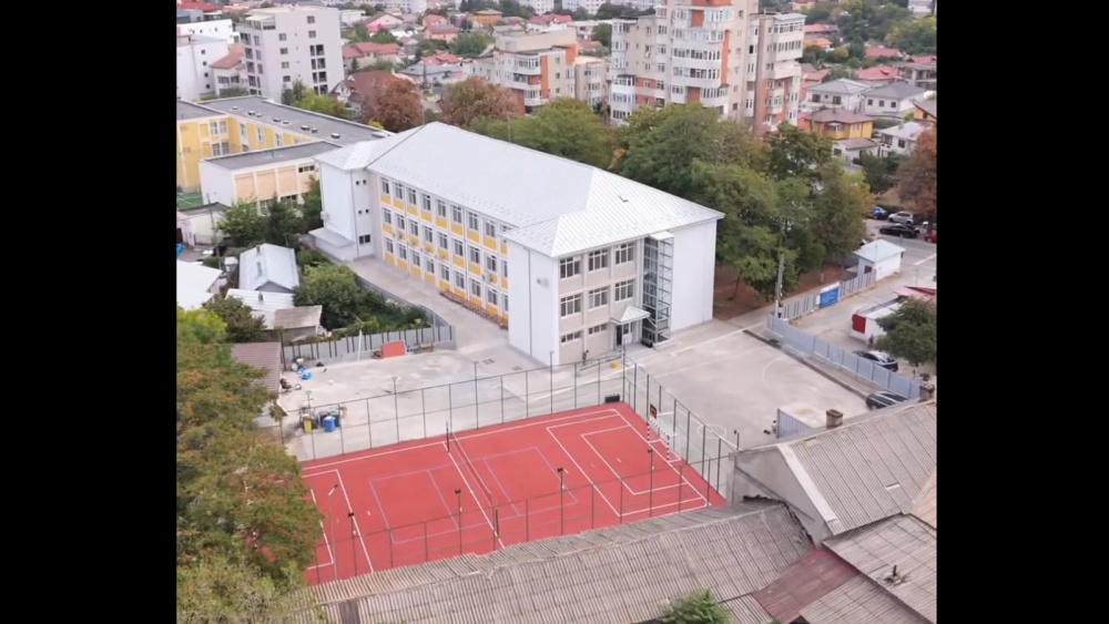 Corpul B al Liceului de Arte „George Georgescu”, modernizat: are lift, sistem fotovoltaic, un teren şi o sală de sport
