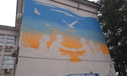 O pictură murală de mari dimensiuni prinde viaţă la Şcoala „Alexandru Ciucurencu” din Tulcea