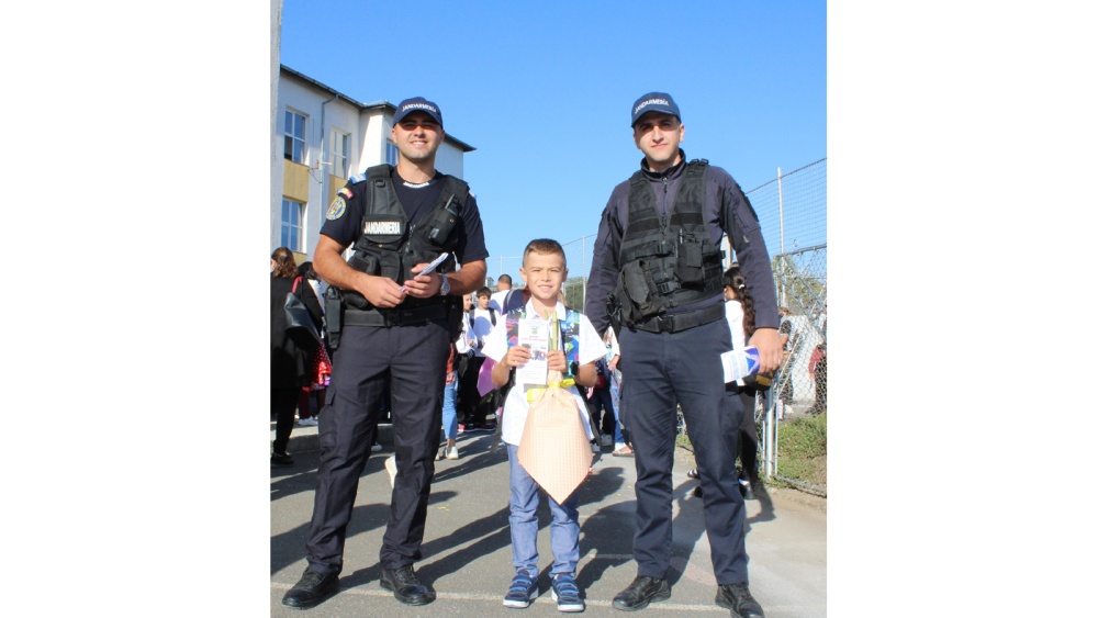 Şcolile din Tulcea, păzite de poliţişti, jandarmi şi poliţişti locali