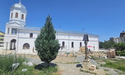 Strângere de fonduri pentru Biserica „Buna Vestire”: spectacol multietnic, ateliere de broderie şi croşetat
