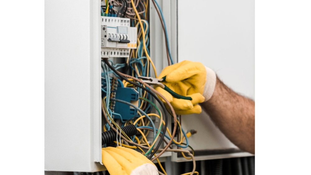Curs de pregătire teoretică în domeniul instalațiilor electrice pentru electricieni