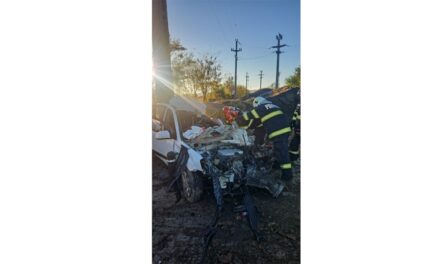 Accident grav la Greci: un bărbat a murit după ce maşina sa a lovit un tractor