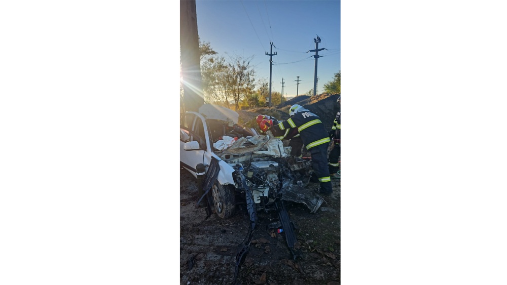 Accident grav la Greci: un bărbat a murit după ce maşina sa a lovit un tractor