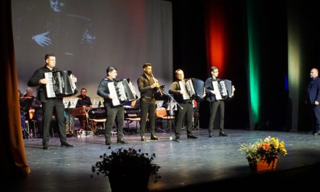 Acordeonul cucereşte scena Teatrului „Jean Bart”. Festivalul „Din Inimă de Acordeon”, la finalul lui octombrie