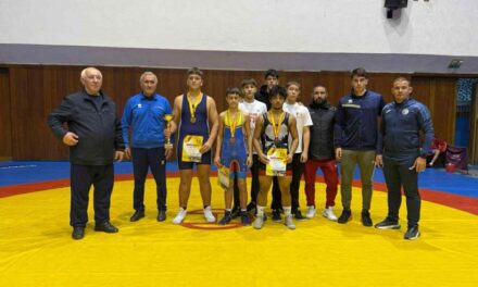 Aur şi bronz pentru Tulcea la Finala Campionatului Naţional de Lupte pentru copii