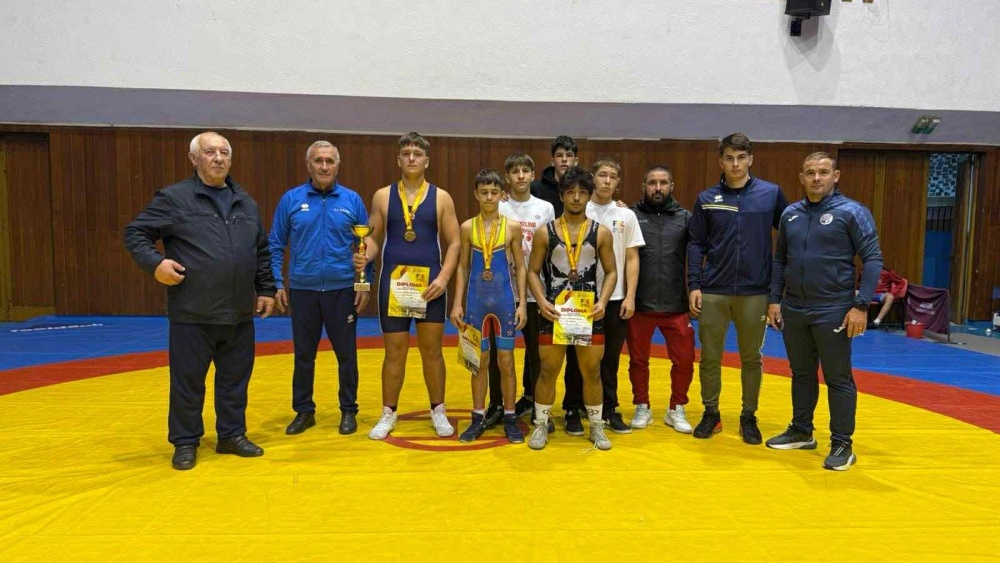 Aur şi bronz pentru Tulcea la Finala Campionatului Naţional de Lupte pentru copii