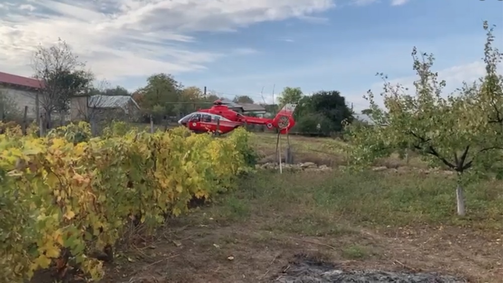 Bărbat rănit după ce tavanul unui adăpost de animale s-a prăbuşit peste el, în Rachelu