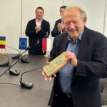 Disidentul polonez Adam Michnik a primit Cheia oraşului Tulcea: „Mulţumesc Tulcei şi cheia o s-o iau cu mine şi o să mă laud cu ea la Varşovia”