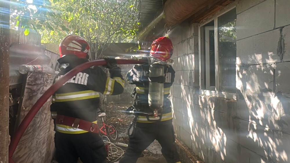 Incendiu la o locuinţă din municipiul Tulcea