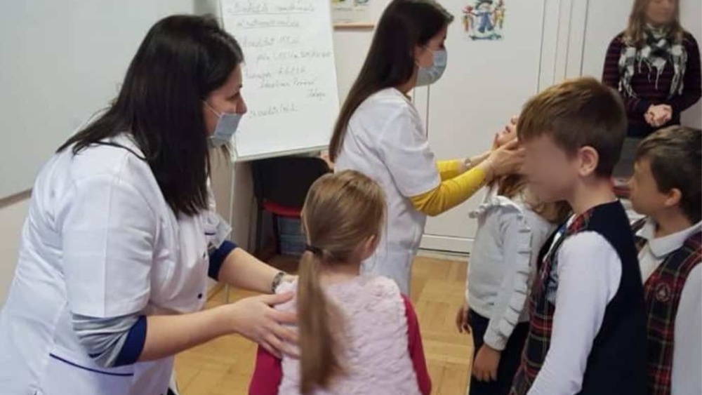 Păduchi şi râie în unele şcoli din judeţul Tulcea