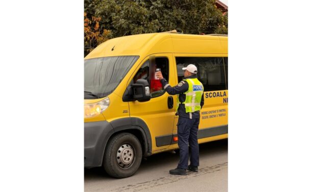 Poliţiştii tulceni au verificat transportul elevilor: 11 microbuze controlate şi trei sancţiuni aplicate