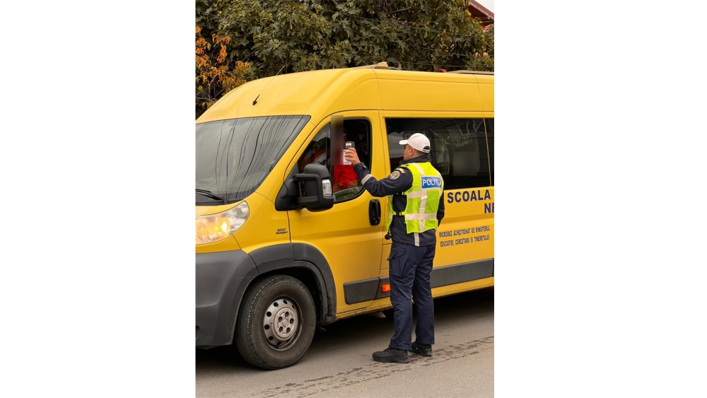 Poliţiştii tulceni au verificat transportul elevilor: 11 microbuze controlate şi trei sancţiuni aplicate