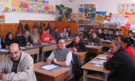 Şi la 60 de ani vor să-şi ia „diploma de clasa a VIII-a”. 100 de tulceni înscrişi în programul „A doua şansă”