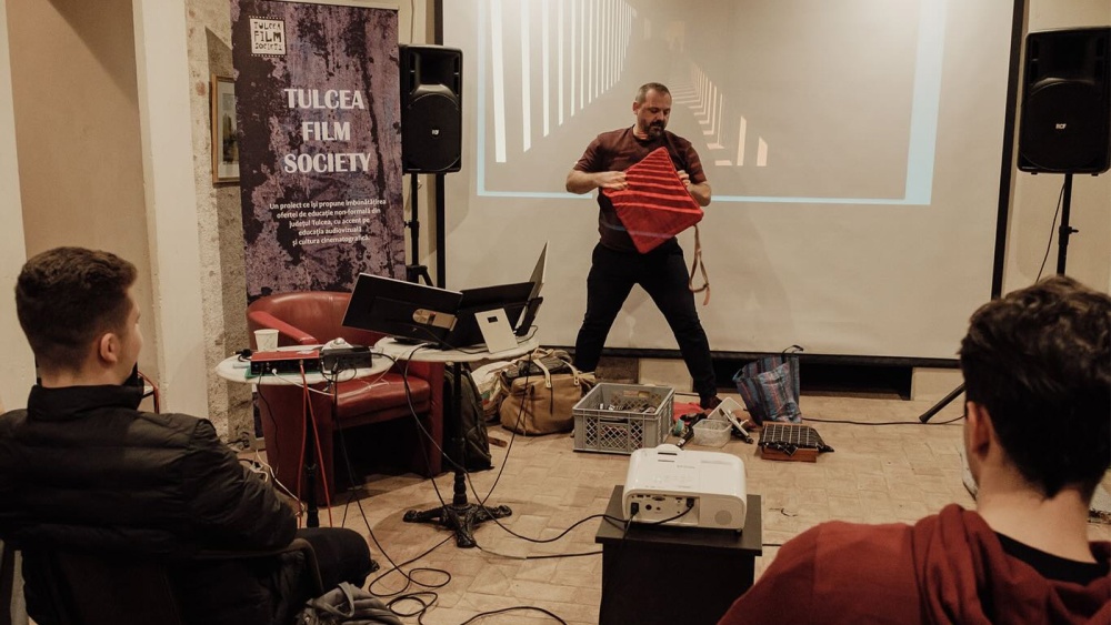 „Dezinformare” – Masterclass gratuit pentru liceeni, la Casa Avramide