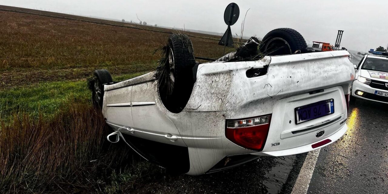 Două persoane rănite într-un accident rutier produs la limita de judeţ, între Tulcea şi Constanţa