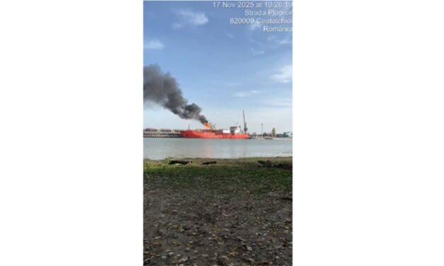 Locuitorii din Plauru, evacuaţi din cauza pericolului de explozie pe Dunăre. O navă ucraineană cu gaze lichefiate a luat foc în urma unui atac cu drone al Rusiei