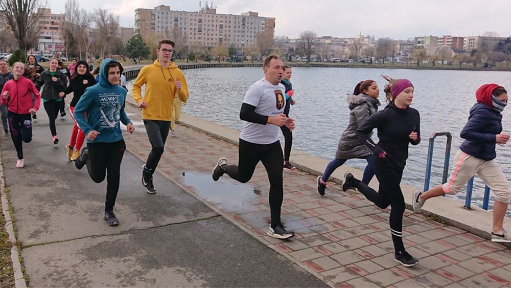 Tulcenii, invitaţi să alerge de „Ziua Dobrogei” – Cros dedicat mişcării şi tradiţiei pe Lacul Ciuperca