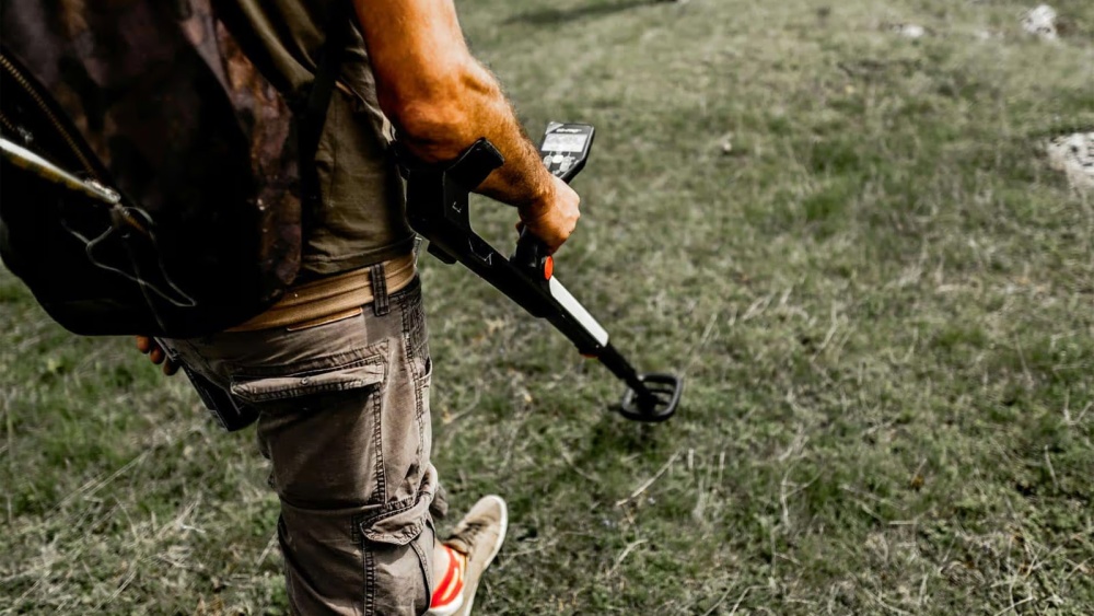 Un bărbat din Murighiol, amendat pentru folosirea ilegală a unui detector de metale