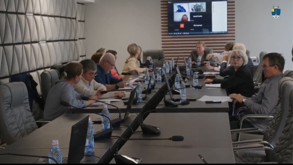 Dilemă în Consiliul Local: Noul centru pentru vârstnici din cartierul Dallas, prea aproape de zona industrială?