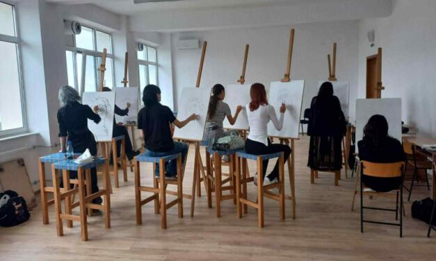 Elevii tulceni, invitaţi să participe la concursul de pictură „Pensula de Aur”