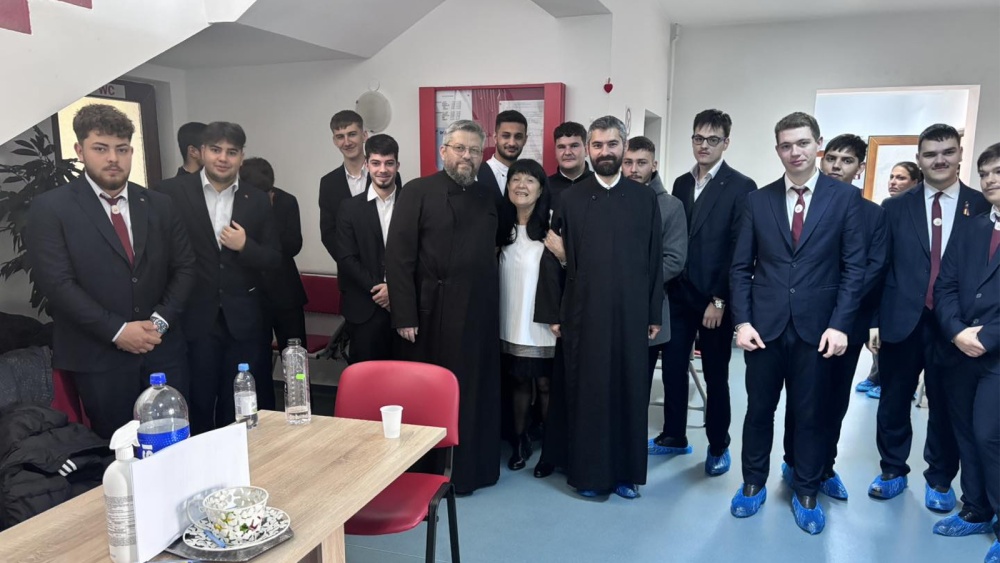Gest de solidaritate la Tulcea: Elevii Seminarului Teologic Ortodox „Sf. Ioan Casian” au donat sânge