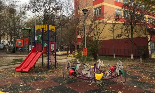 Primăria Tulcea lansează o licitaţie de 430.000 lei pentru echipamente de joacă, zone de recreere şi suprafeţe de tartan